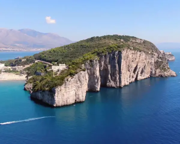 Montagna Spaccata Gaeta: Guida Completa, Leggende e Visita