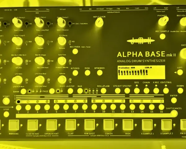 Jollox Alpha Base mk II, ein analoger Drum Synthesizer, der wie ein hochwertiges Drum Machine VST aussieht und klingt.