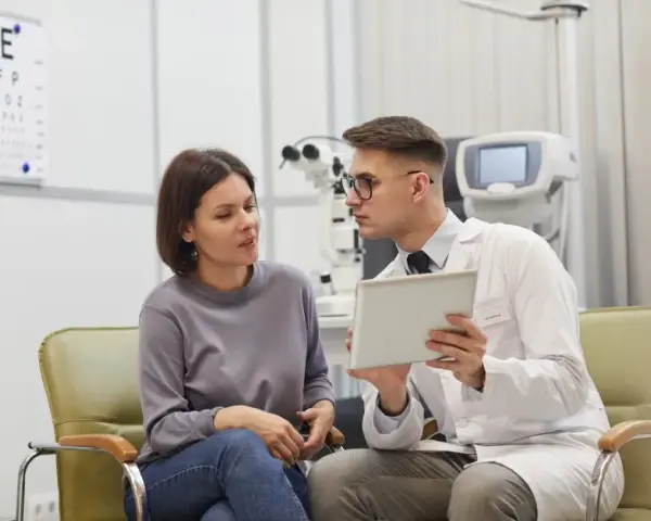 Ubezpieczenie zdrowotne po studiach: 4 miesiące ochrony i co dalej?