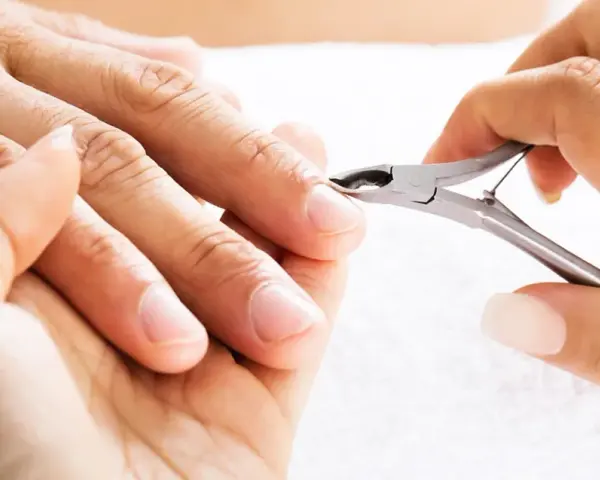 Manicure męski na czym polega i jak poprawia wygląd dłoni