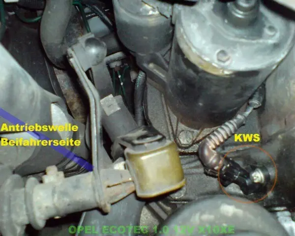 Der Kurbelwellensensor (KWS) ist hier im Motorraum eines Opel Ecotech zu sehen. Er ist entscheidend für die Kurbelwellensensor Funktion.
