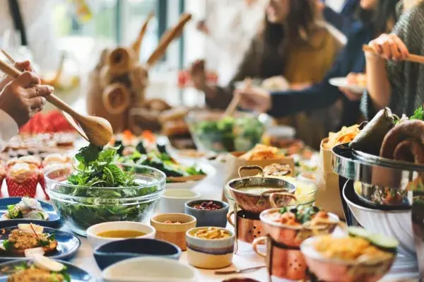 Catering do domu 2026: Ile kosztuje? Ceny za osobę i porady!