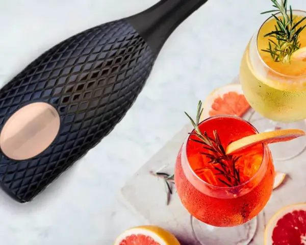 Elegancka butelka i dwa orzeźwiające drinki z grejpfrutem i rozmarynem. Poczuj, jak smakuje prosecco!