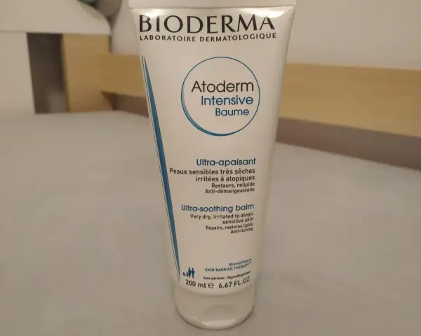 Bioderma Atoderm Intensive Baume, kojący balsam do skóry bardzo suchej, atopowej i podrażnionej.
