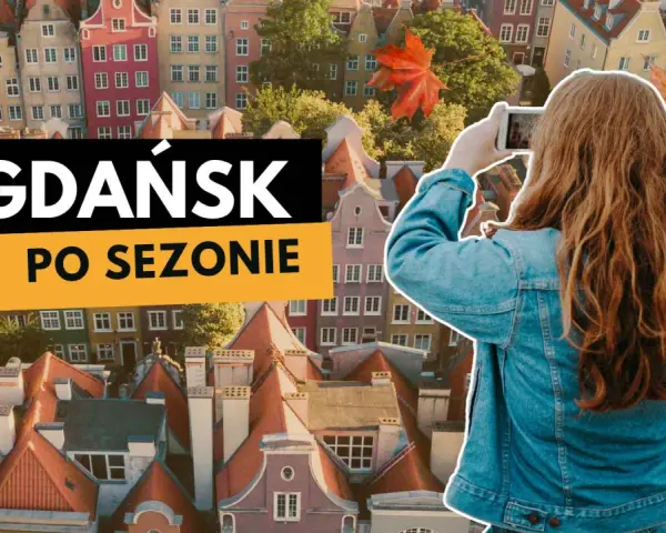 Dziewczyna robi zdjęcie jesiennemu Gdańskowi. Idealne miejsce na zwiedzanie po sezonie.