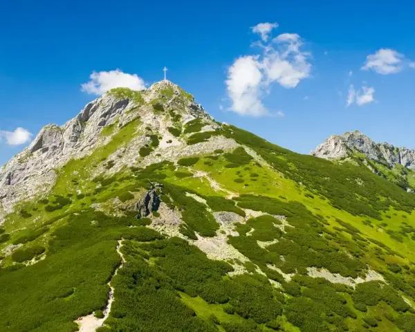 Kasprowy Wierch czy Giewont – który szczyt wybrać na wędrówkę?