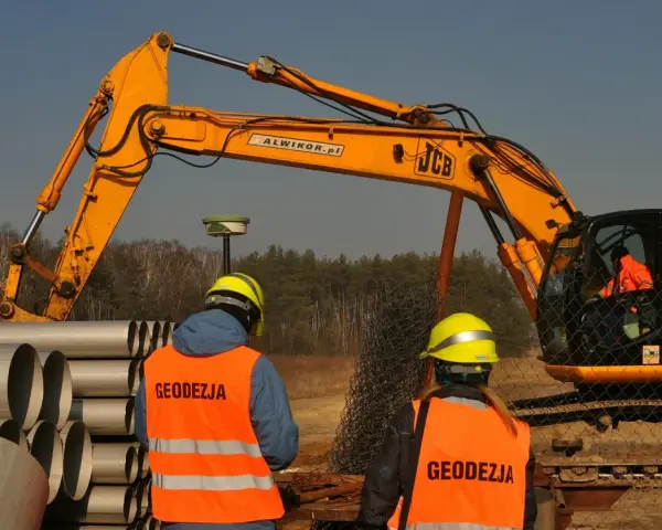 Jak zostać geodetą? Kompletny przewodnik po edukacji i uprawnieniach