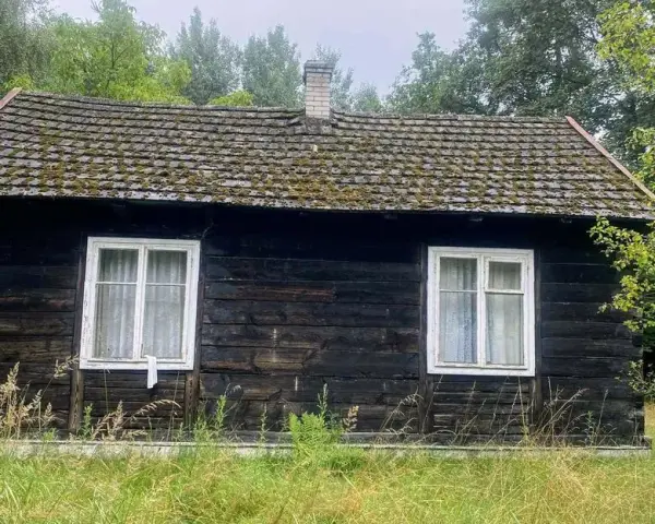 Ile kosztuje rozbiórka domu drewnianego? Sprawdź, co wpływa na ceny