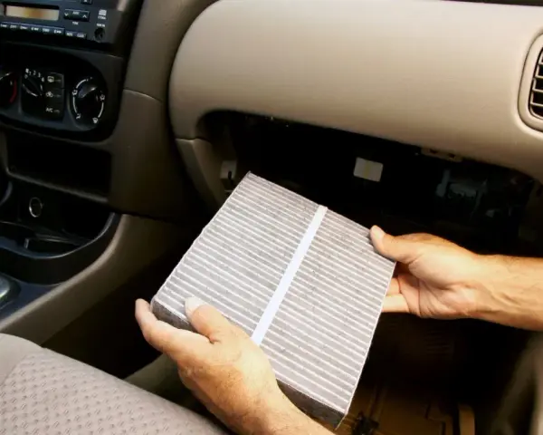 Gdzie jest filtr kabinowy w Jeep Commander? Oto, co musisz wiedzieć