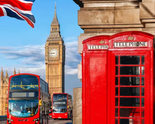 Londyn: czerwone budki telefoniczne, piętrowe autobusy i Big Ben. Idealna pogoda w Anglii, by zwiedzać!