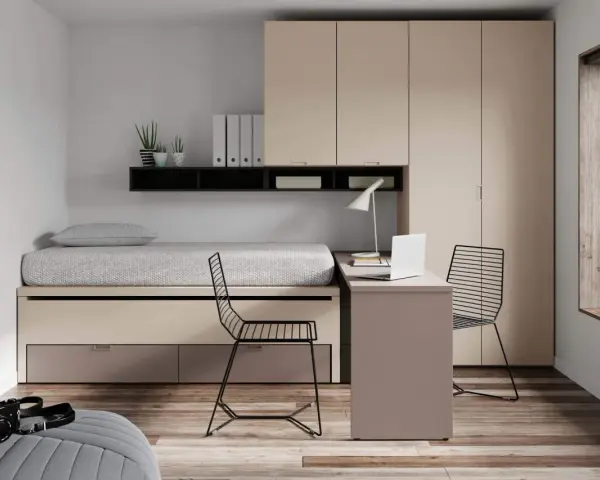 Camera vintage su pouf grigio, letto con contenitore e scrivania. Un perfetto **colore taupe abbinamento** per un ambiente moderno e funzionale.