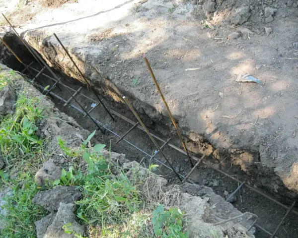 Jak zrobić fundament pod ogrodzenie - uniknij najczęstszych błędów