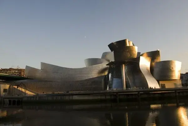 Muzeum sztuki nowoczesnej w Bilbao – historia, architektura i wystawy