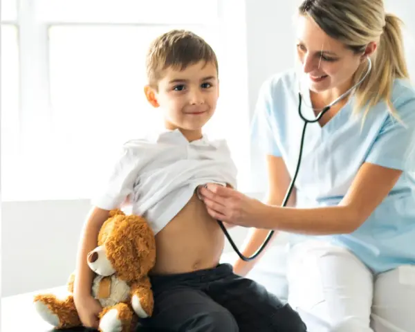 NNW szkolne a szpital: Czy polisa pokryje pobyt dziecka?