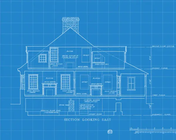 Sezione est di una casa, con dettagli architettonici e misure. Un disegnatore CAD ha creato questo progetto.