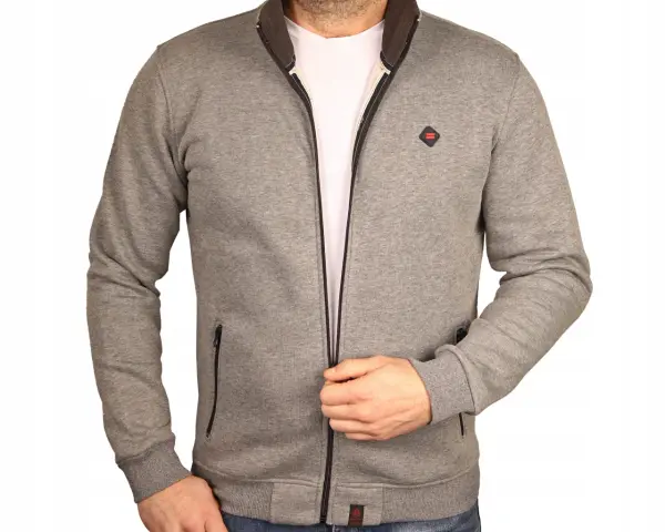 Bluza relaxed fit - co to znaczy i jak ją nosić z klasą?