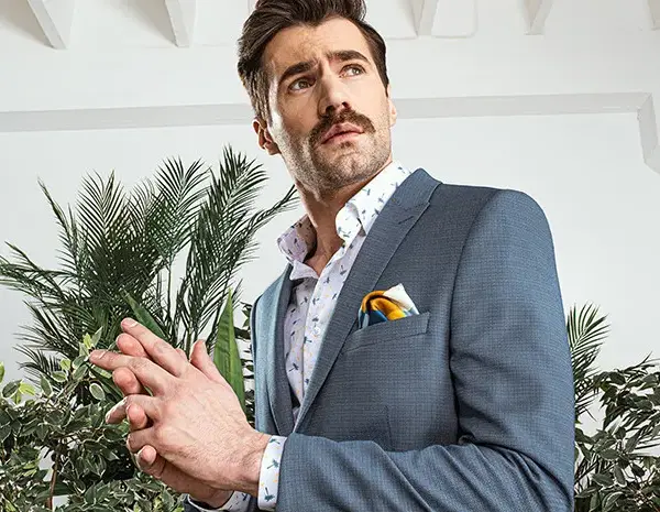 Jaką koszulę do garnituru wybrać, aby wyglądać elegancko?