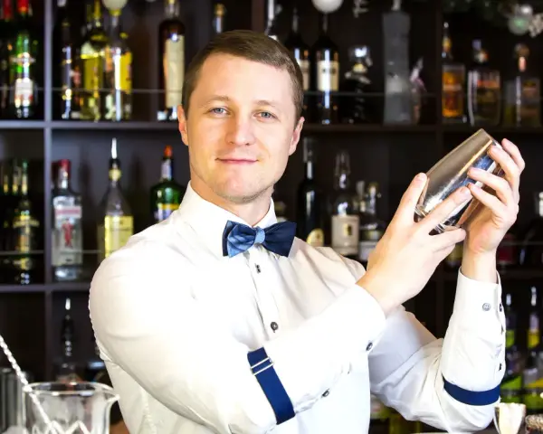 Ile zarabia barman w Gdańsku? Zaskakujące fakty o wynagrodzeniach