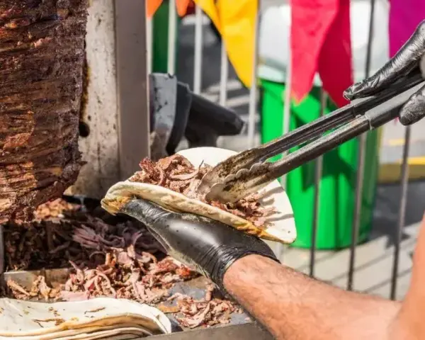 Doner Kebab: Co to? Historia, różnice i jak wybrać najlepszy!