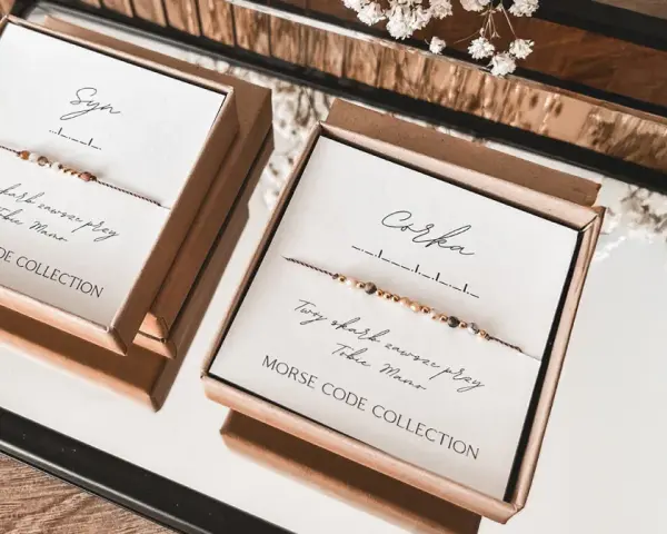 Bransoletki z kodem Morse'a dla syna i córki. Idealny prezent na baby shower, by pokazać, ile dać na baby shower.
