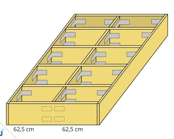 Holzrahmen für einen Podestbau mit Verstrebungen und Winkeln. Maße 62,5 cm.