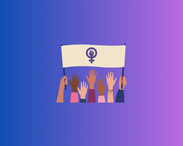 Manos diversas alzan una pancarta con el símbolo de Venus y un puño cerrado, celebrando el Día de la Mujer.