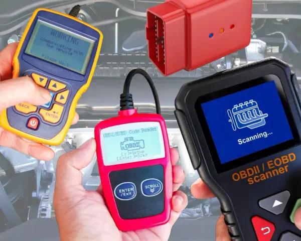 Trzy skanery OBDII w akcji, jeden pokazuje "WORKING", inny "Scanning...", gotowe do diagnozy DTC U0301 Volvo.