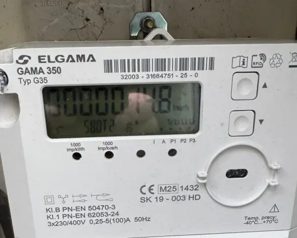Inteligentny licznik energii elektrycznej Elgama GAMA 350. Wyświetla zużycie 5807.2 kWh.