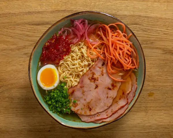 Jak zrobić ramen z zupki chińskiej? Ulepsz go w 15 min!