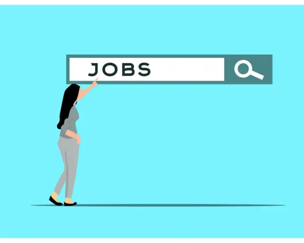 Donna cerca offerte di lavoro su una barra di ricerca.
