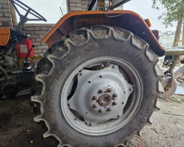 Opony do C-360 na tył: Jak wybrać najlepsze? Poradnik eksperta