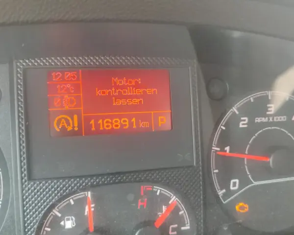 Fiat Ducato Armaturenbrett: Motorkontrollleuchte leuchtet bei 116.891 km. Motor muss kontrolliert werden.
