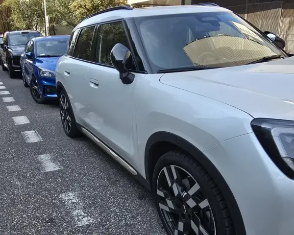 Sprzedaż darowanego samochodu bez podatku? Kluczowe 6 miesięcy!