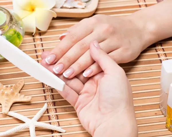 Manicure japoński – czy warto inwestować w zdrowe paznokcie?