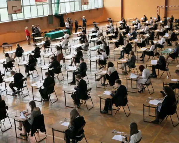 Co ubrać na egzamin ósmoklasisty, aby czuć się komfortowo i elegancko