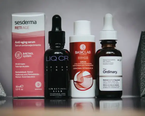 Retinol z HA: Co najpierw? Bezpieczna rutyna krok po kroku