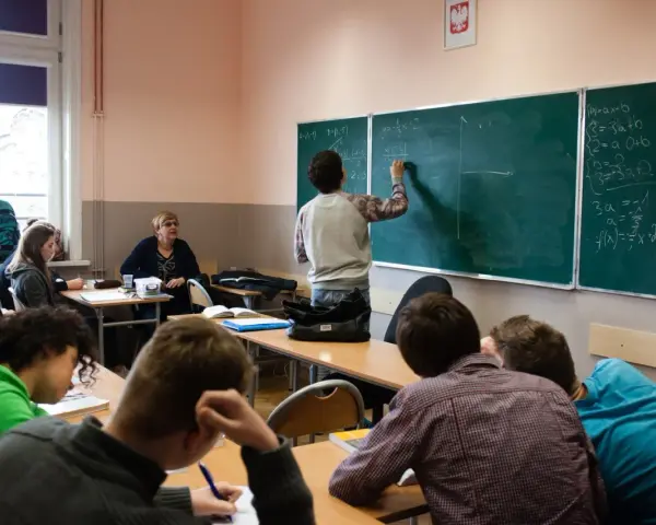 Pełnoletni uczeń a oceny: Czy zablokujesz rodzicom dostęp?