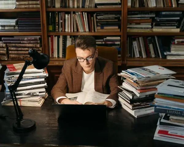 Jak cytować strony internetowe w pracy magisterskiej bez błędów?