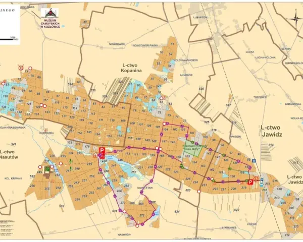 Mapa kompleksu leśnego Lasy Kozłowieckie z zaznaczonymi szlakami, rezerwatami i obiektami turystycznymi.