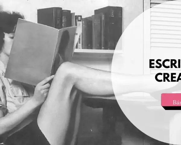 Joven lee un libro, inspirándose para ejercicios de escritura creativa.