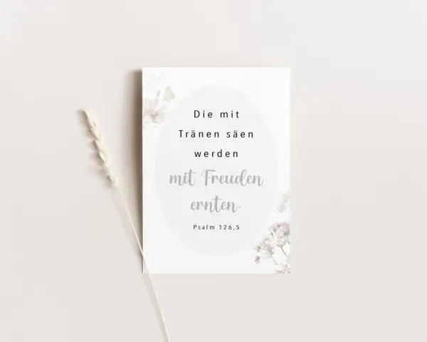 Karte mit Spruch: "Die mit Tränen säen, werden mit Freuden ernten." Psalm 126,5. Zarte Blumen und ein Grashalm.