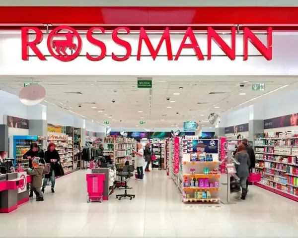 W którym Rossmanie można wywołać zdjęcia? Sprawdź wygodne lokalizacje