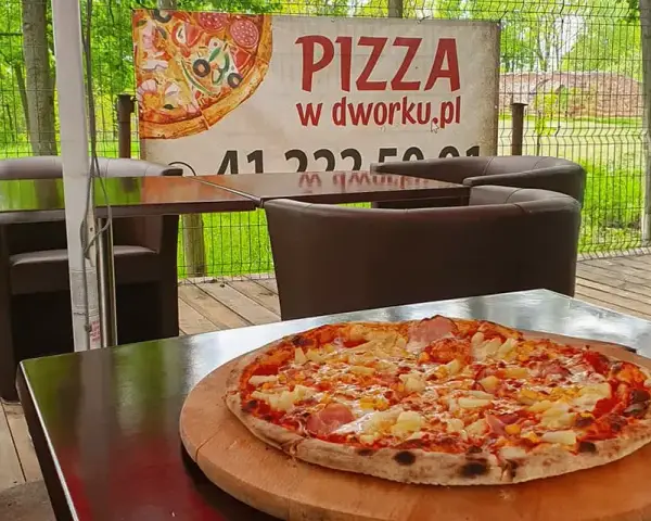Pizza w dworku: Odkryj unikalne smaki i historię w Polsce!