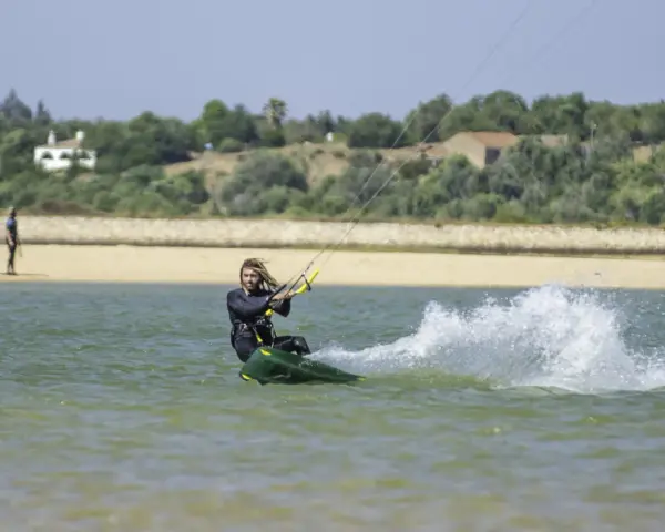 Kitesurfing Portugalia: Jak znaleźć idealny spot dla siebie?
