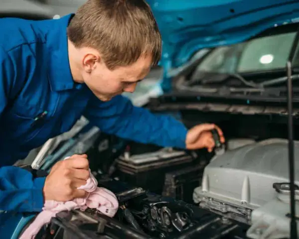 Bremsflüssigkeit wechseln kosten: So sparen Sie bei Ihrem Fahrzeug