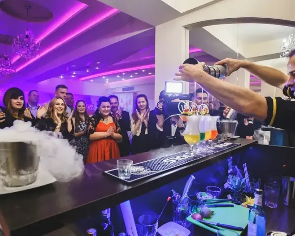 Barman na wesele: Ile kosztuje i jak zmaksymalizować zarobki?