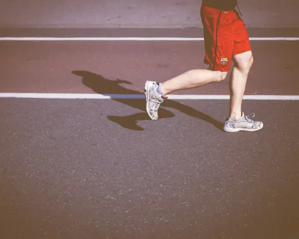 Shin splints: Jak wyleczyć ból piszczeli i biegać bez kontuzji?