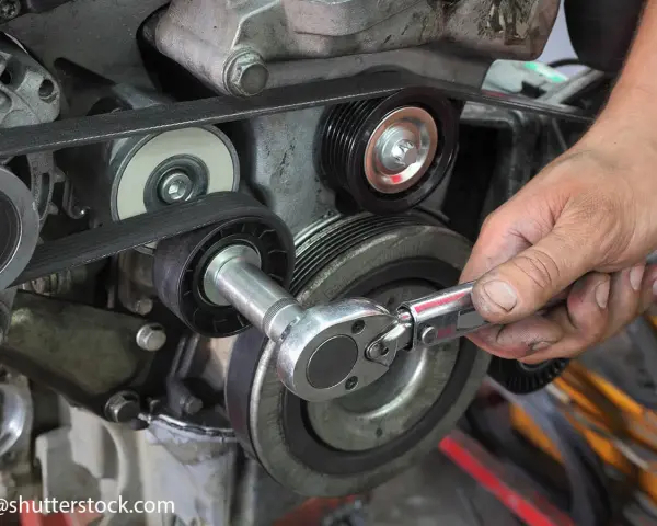 Opel Zafira A 2.0 DTI: Demontaż alternatora krok po kroku. Zrób to sam!