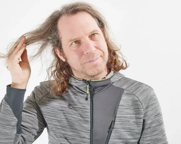 Lange Haare für Männer: Dein ultimativer Guide zu Wachstum & Styling