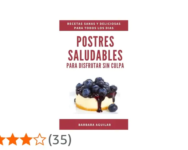 Pastel saludable cubierto de arándanos y salsa de frutos rojos.